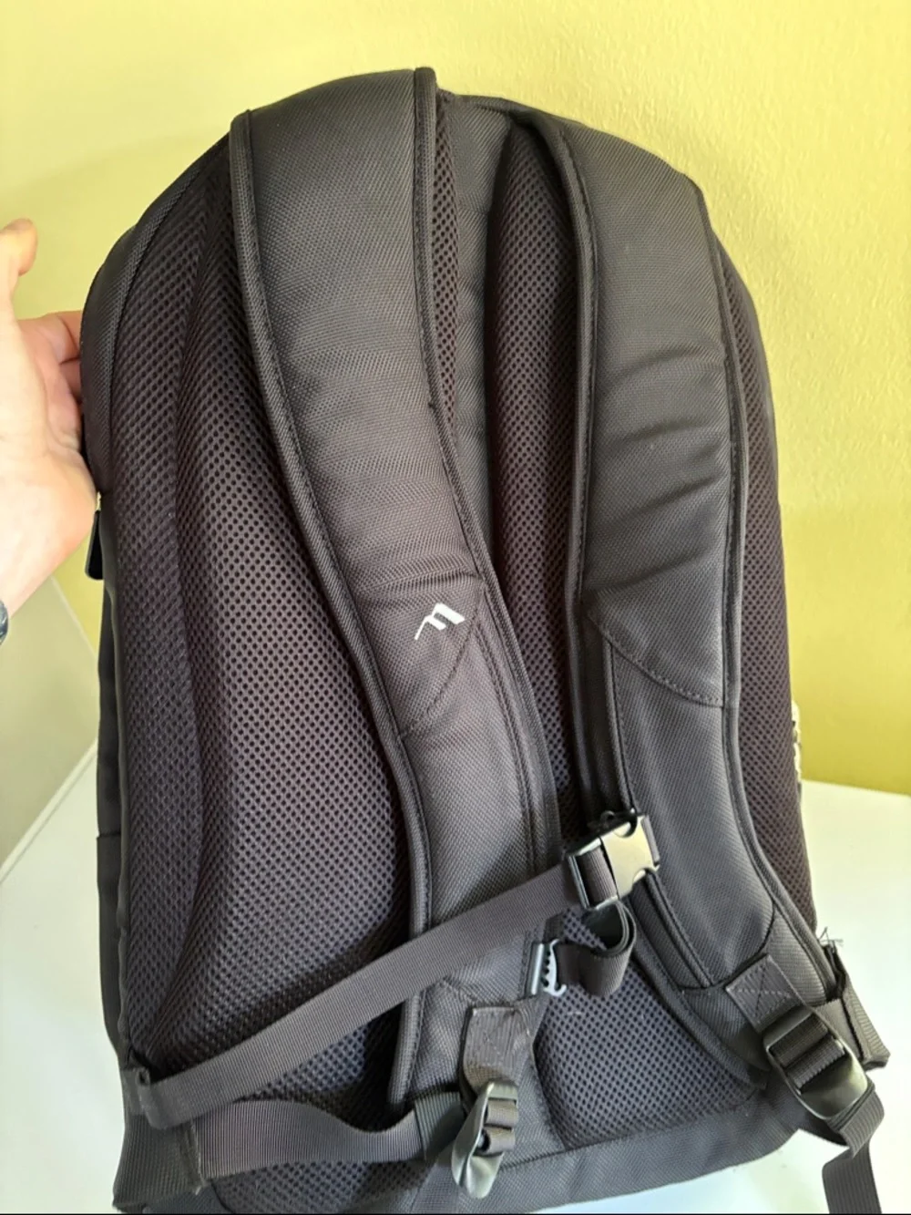 Brenthaven Black Nylon Clamshell X-ray Friendly Laptop Travel Bag